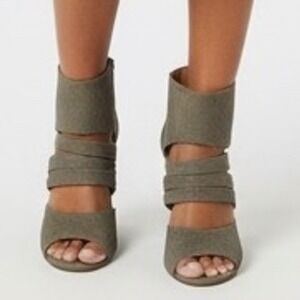 Splendid Jackie Heeled Peep Toe Bootie Women 8 Gray Taupe Suede‎ Leather Strap